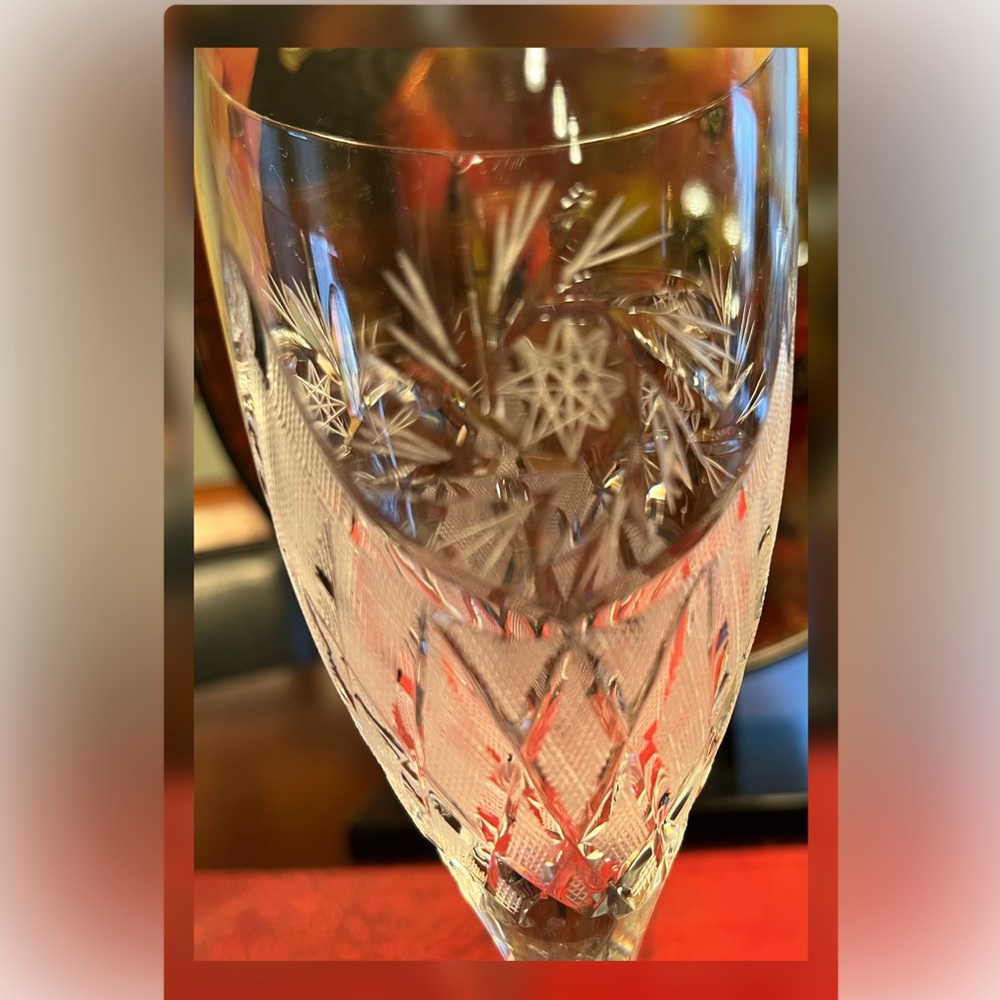 Cut to Clear Crystal Champagne/Wine Glass Single-Featuring Star…. - Picture 2 of 4
